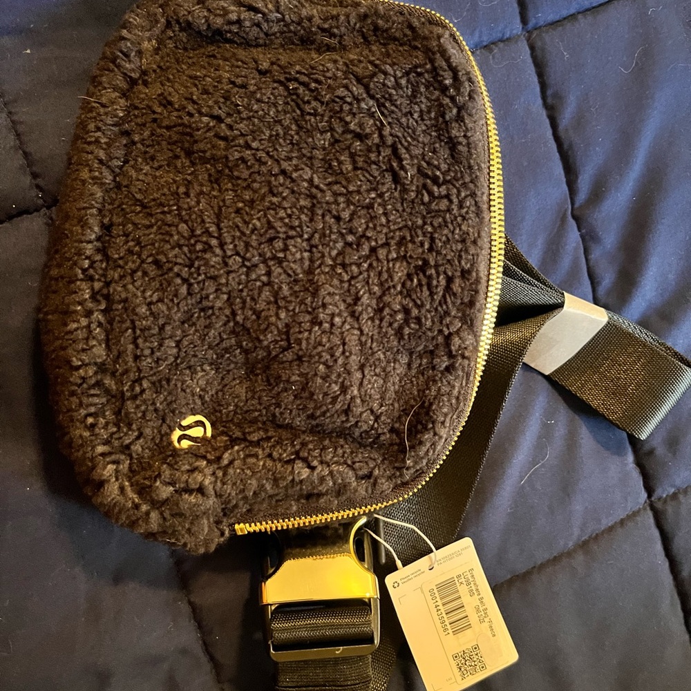 NWT Lululemon Black Fleece Everywhere Belt Bag